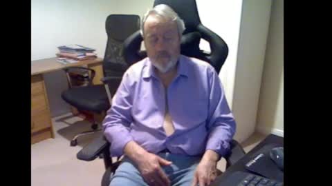 erasmus_d online show from October 13, 5:15 pm