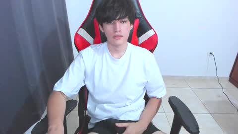 Snapshot of eren_tatakae chatting on October 15, 2:15 am eren_tatakae online show from October 15, 2:15 am