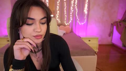 Erica online show from February 4, 4:33 pm