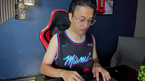 Erick online show from March 7, 2:44 am