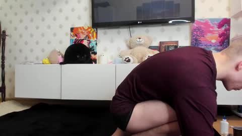 Max online show from October 27, 9:59 pm