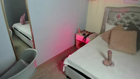 Escarlet online show from November 26, 1:19 pm