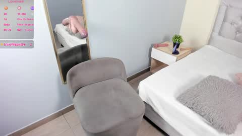 Escarlet online show from April 22, 1:18 pm