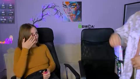 Snapshot of esma_shine chatting on October 2, 9:52 am esma_shine online show from October 2, 9:52 am