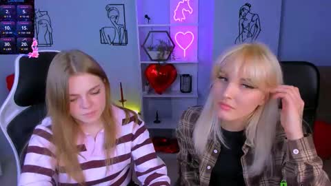 Snapshot of esma_shine chatting on October 14, 8:34 pm esma_shine online show from October 14, 8:34 pm