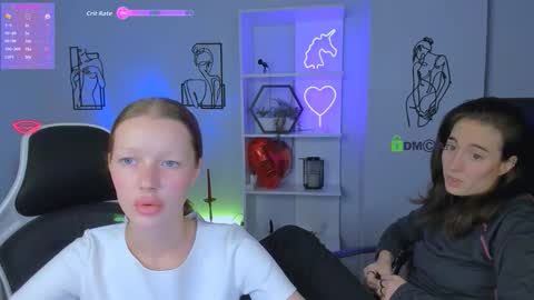 Snapshot of esma_shine chatting on October 13, 8:33 pm esma_shine online show from October 13, 8:33 pm