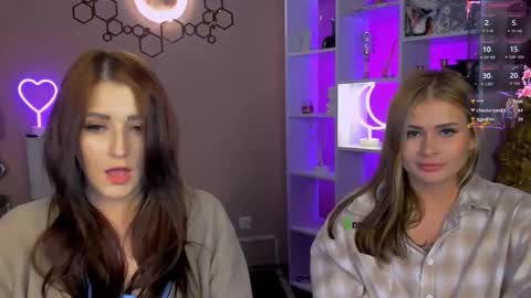 Snapshot of esma_shine chatting on September 22, 8:24 pm esma_shine online show from September 22, 8:24 pm