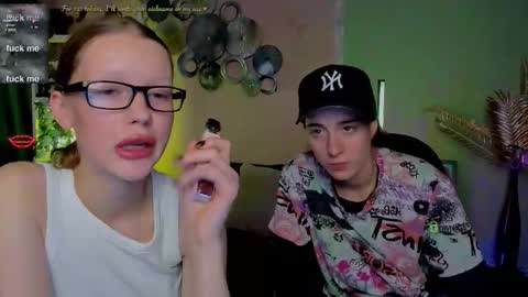 Snapshot of esma_shine chatting on October 7, 7:43 pm esma_shine online show from October 7, 7:43 pm