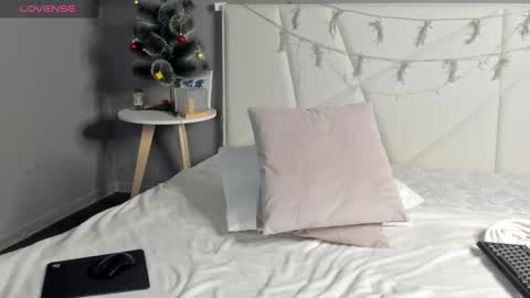 Esme Runn online show from January 18, 10:17 am