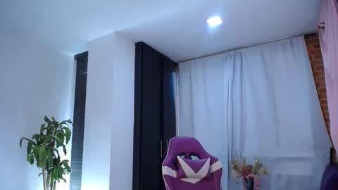 Snapshot of esmeralda098 chatting on October 16, 9:13 pm Esmeralda online show from October 16, 9:13 pm