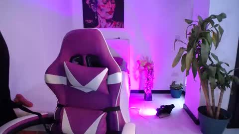 Snapshot of esmeralda098 chatting on October 19, 7:40 pm Esmeralda online show from October 19, 7:40 pm