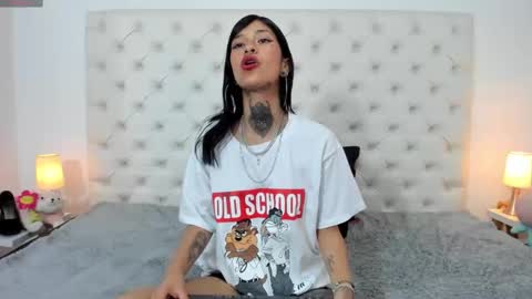 Snapshot of esmeralda_06 chatting on February 9, 6:05 pm esmeralda online show from February 9, 6:05 pm