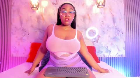 Snapshot of esmeralda_duarte chatting on February 3, 9:08 am esmeralda online show from February 3, 9:08 am