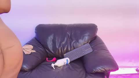 Snapshot of esmeralda_duarte chatting on October 17, 9:46 am esmeralda online show from October 17, 9:46 am