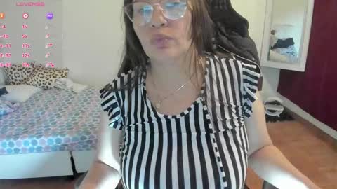 esme online show from October 8, 12:51 am