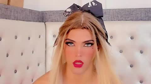 esmeraldasexycutee online show from July 7, 6:45 pm