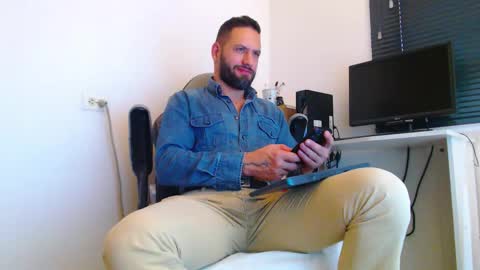 esteban online show from March 7, 4:18 pm