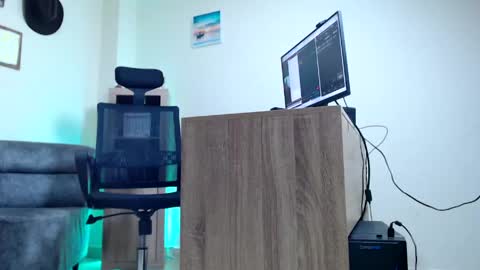 Esteban Fernandez online show from April 5, 5:04 am