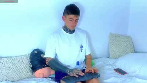 Esteban independent model online show from May 25, 9:43 pm