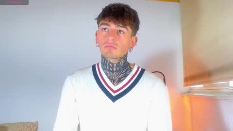 Snapshot of estebanchar_ chatting on October 23, 11:34 am Esteban independent model online show from October 23, 11:34 am