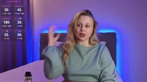 Estella online show from October 4, 5:55 pm