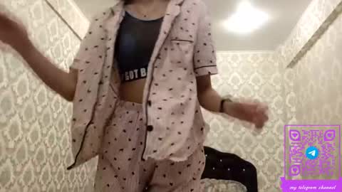 estellekirbo online show from March 5, 3:21 pm