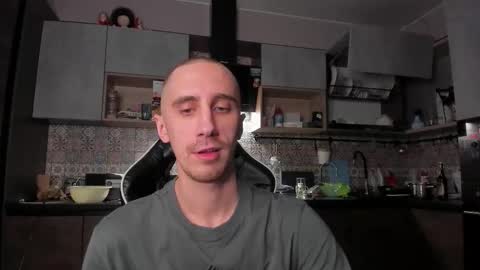 LOUIS online show from January 15, 9:40 am