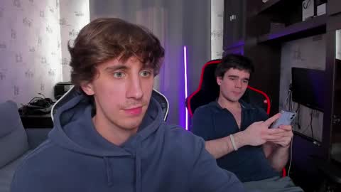 Snapshot of esthetics_boys chatting on March 7, 1:18 pm LOUIS online show from March 7, 1:18 pm