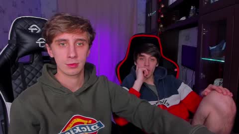 Snapshot of esthetics_boys chatting on February 4, 10:13 pm LOUIS online show from February 4, 10:13 pm