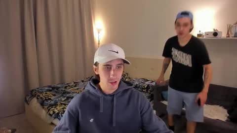 Snapshot of esthetics_boys chatting on September 10, 2:34 am LOUIS online show from September 10, 2:34 am