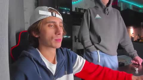 Snapshot of esthetics_boys chatting on October 10, 8:13 pm LOUIS online show from October 10, 8:13 pm