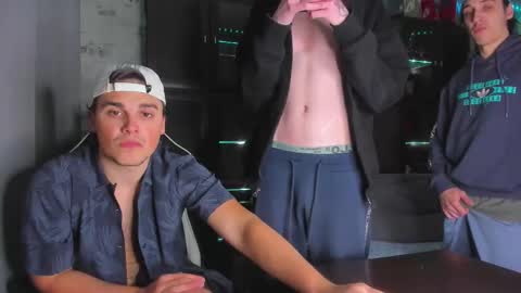 Snapshot of esthetics_boys chatting on September 30, 11:37 pm LOUIS online show from September 30, 11:37 pm