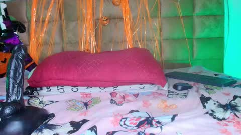 Snapshot of estrella_hanks_ chatting on October 21, 12:10 pm Estrella online show from October 21, 12:10 pm