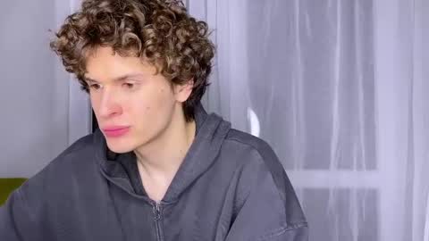 Alex online show from April 4, 6:37 pm