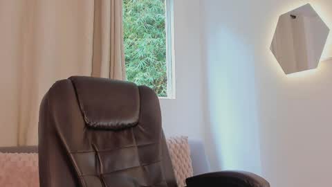 etham_wolf1 online show from April 15, 6:44 pm