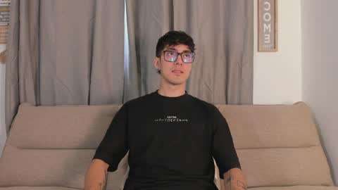 etham_wolf1 online show from March 30, 5:46 pm