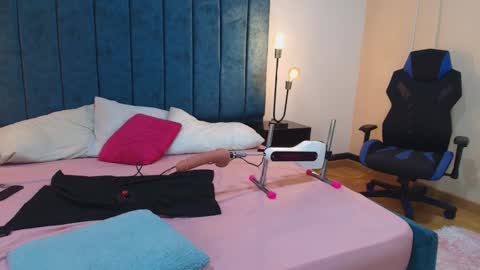 ethan  online show from March 8, 3:43 am