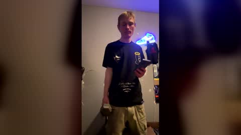 ethanbmx2001 online show from April 16, 7:19 am