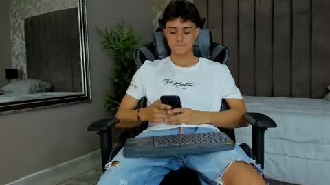 ethanlowell online show from September 27, 6:22 am