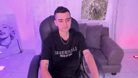 Ethan Boy online show from March 18, 8:58 pm