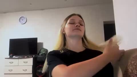 Maggy online show from July 25, 2:59 pm
