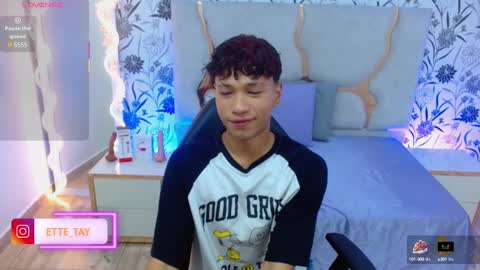 Snapshot of ette_tay chatting on September 13, 3:09 am ette online show from September 13, 3:09 am