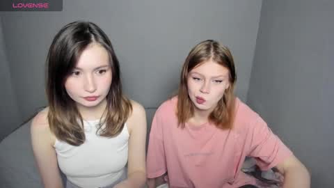 Snapshot of eumomino chatting on September 29, 11:26 pm Veronica Tiia Lilith left to right online show from September 29, 11:26 pm