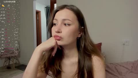 Veronica Tiia Lilith left to right online show from March 20, 10:04 pm