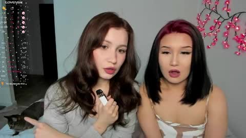 Veronica Tiia Lilith left to right online show from April 24, 8:11 pm