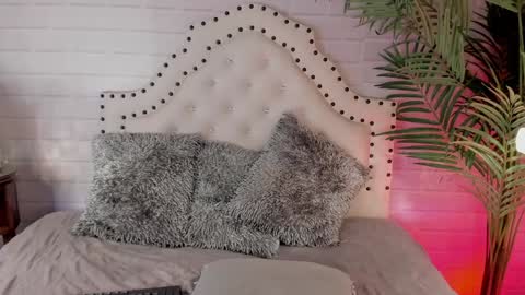 Snapshot of eureekaa chatting on February 4, 12:51 am  Eurekaa  online show from February 4, 12:51 am