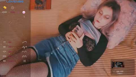 Snapshot of eva_gloss chatting on October 3, 10:45 am Eva online show from October 3, 10:45 am