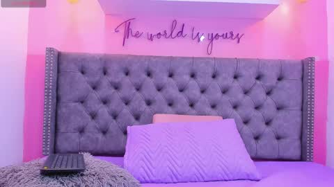 eva_smith5 online show from April 14, 9:18 pm