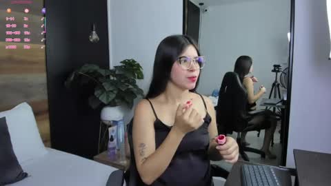 E V A  online show from May 6, 12:11 pm