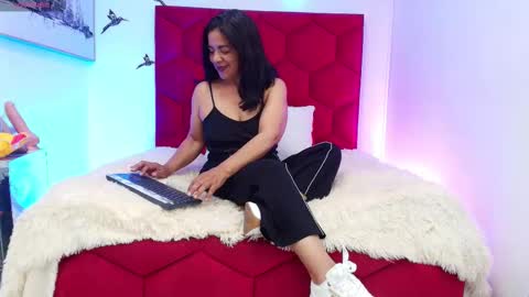 EVA GODDESS  online show from January 10, 8:36 pm